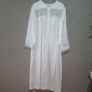 Vintage Christian Dior White Lace Satin Nightgown Size. 2X